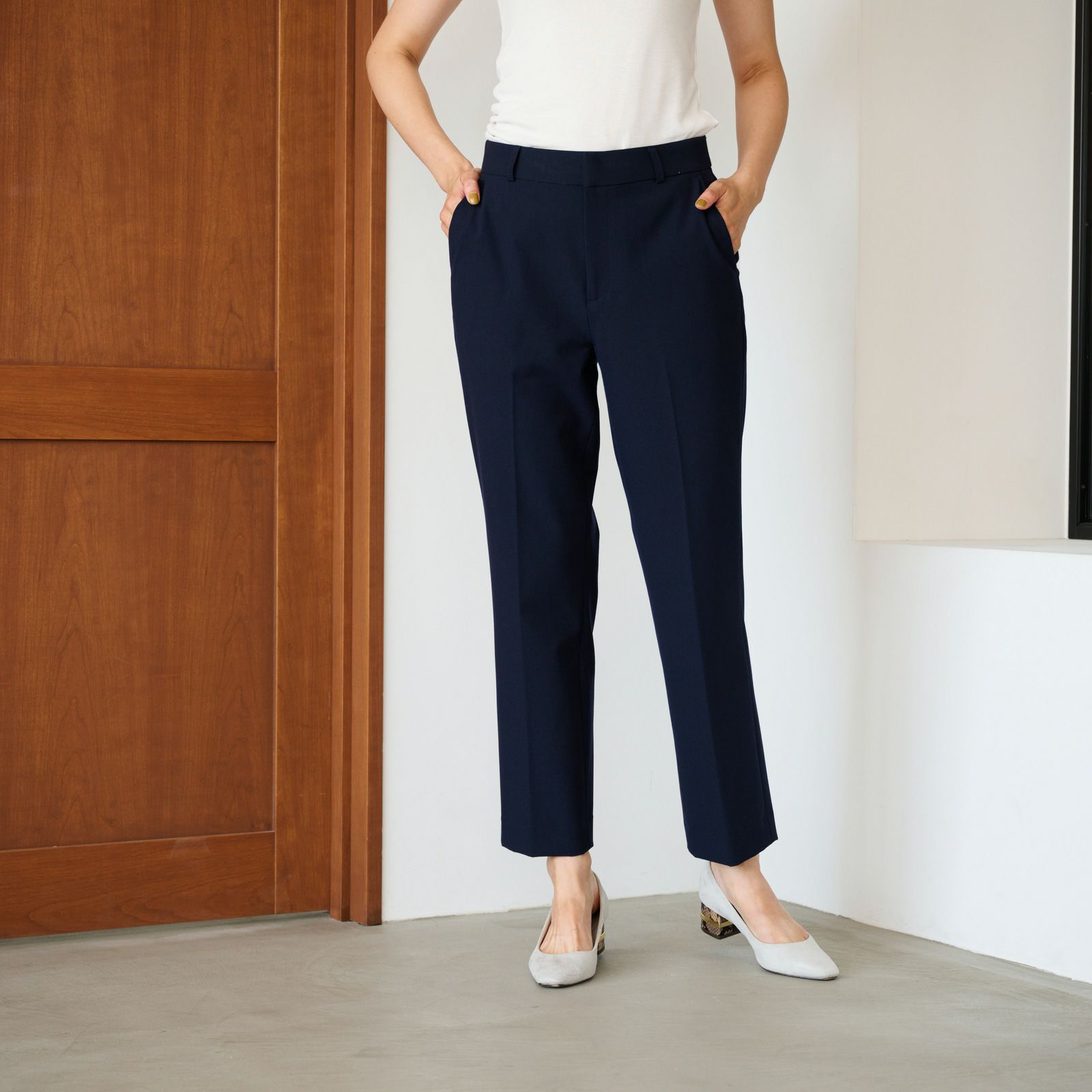 イージーケアストレートパンツ