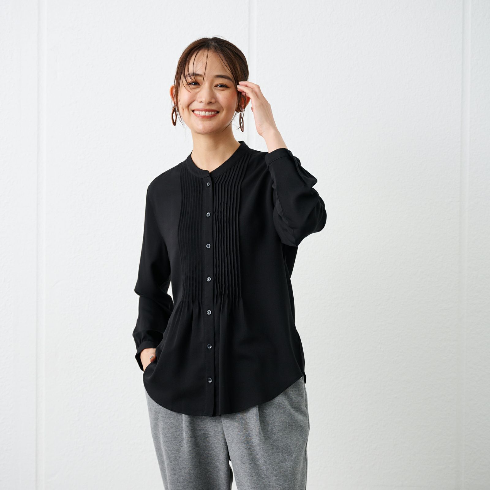 【オルスタ】イージーケアレーヨン混長袖ピンタックブラウス