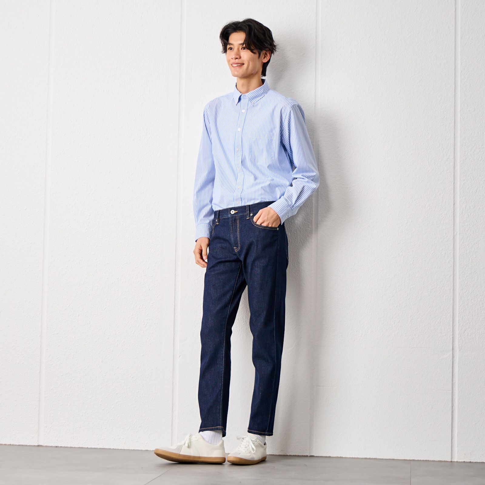 スリムフィット　ストレッチジーンズ