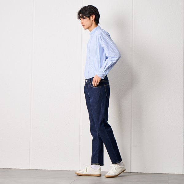 スリムフィット　ストレッチジーンズ