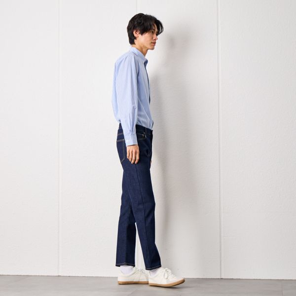 スリムフィット　ストレッチジーンズ