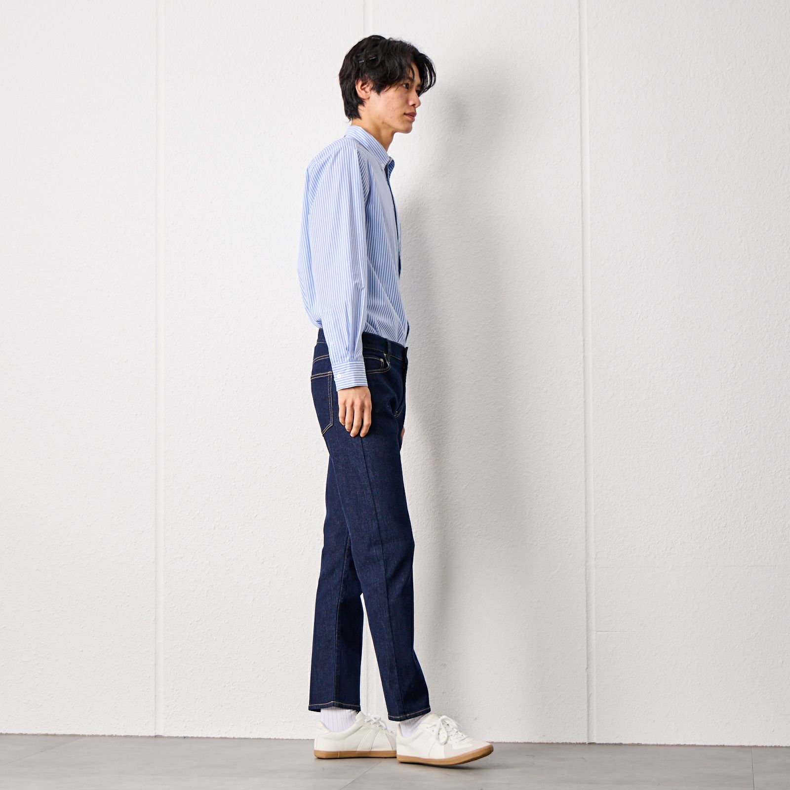 スリムフィット　ストレッチジーンズ