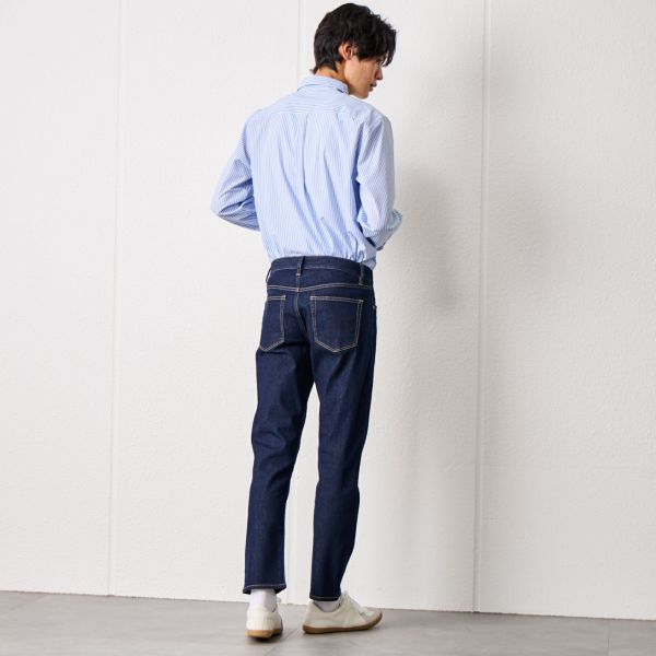 スリムフィット　ストレッチジーンズ