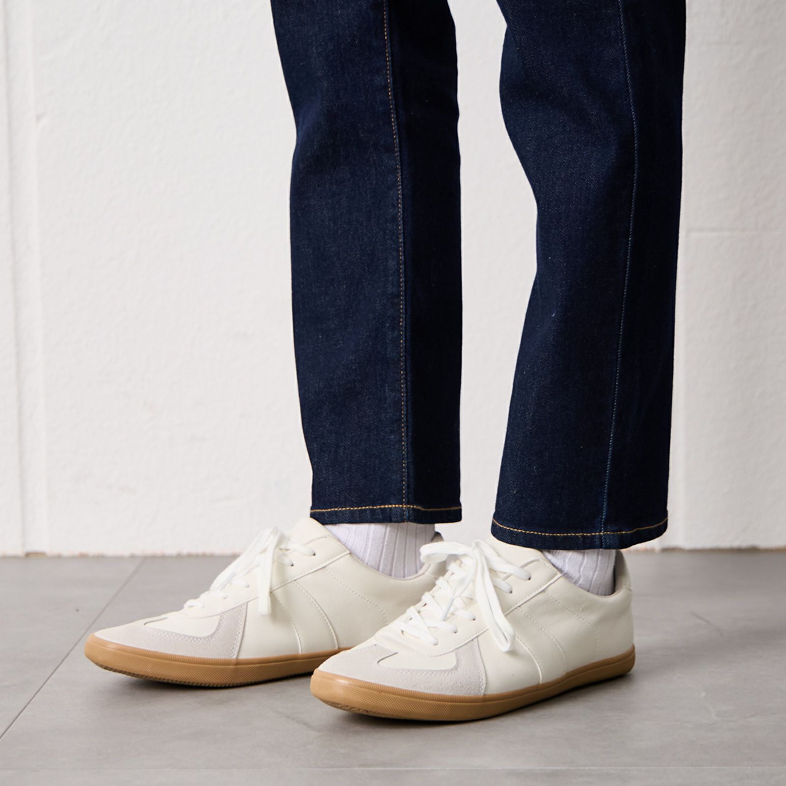 スリムフィット　ストレッチジーンズ