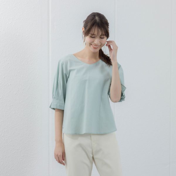てまラク　綿麻５分袖タックブラウス