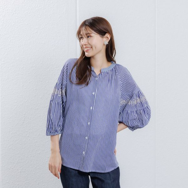 ストライプ　切替刺繍ブラウス