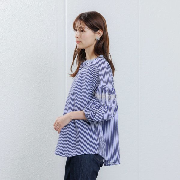 ストライプ　切替刺繍ブラウス