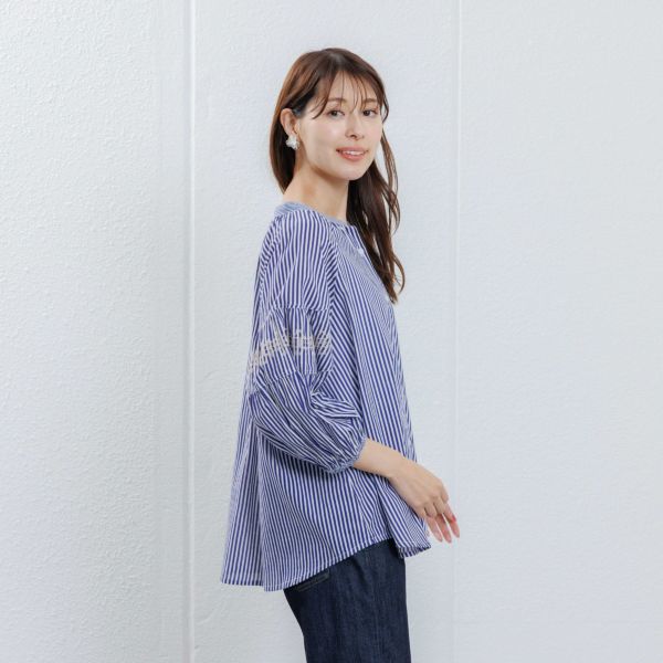 ストライプ　切替刺繍ブラウス