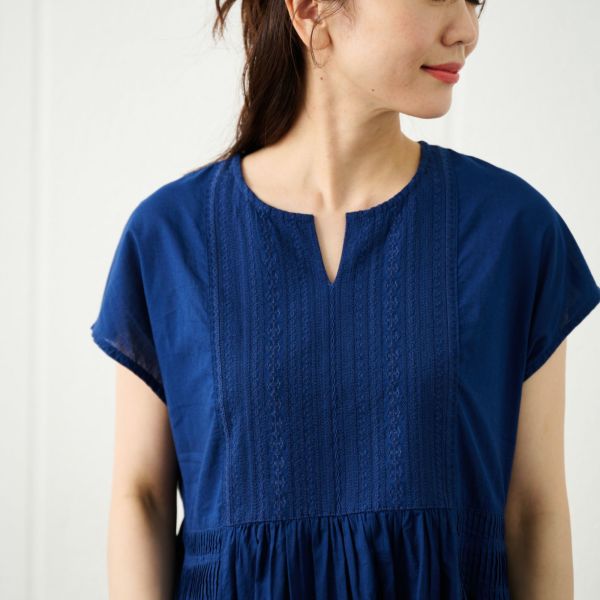 刺繍レースキーネックワンピース