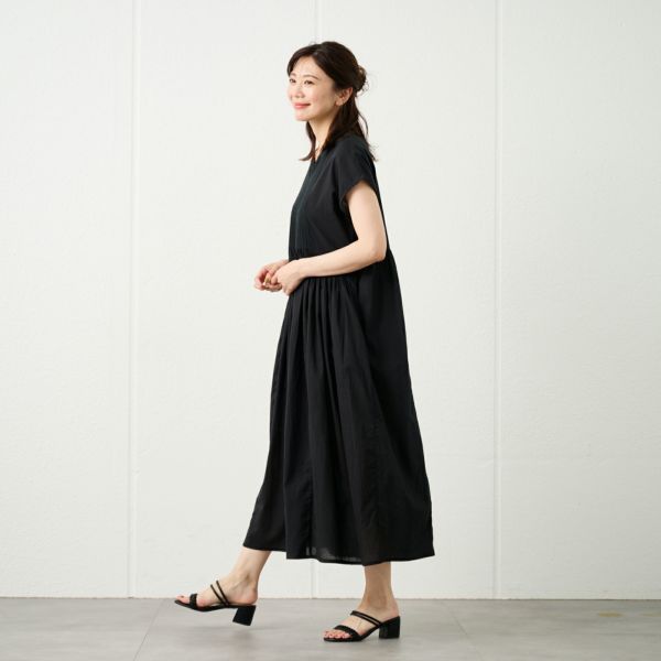 美品 近年モデル ブティックモスキーノ 超デカロゴモチーフ ストレッチワンピース 美品 近年モデル ブティックモスキーノ デカロゴモチーフ