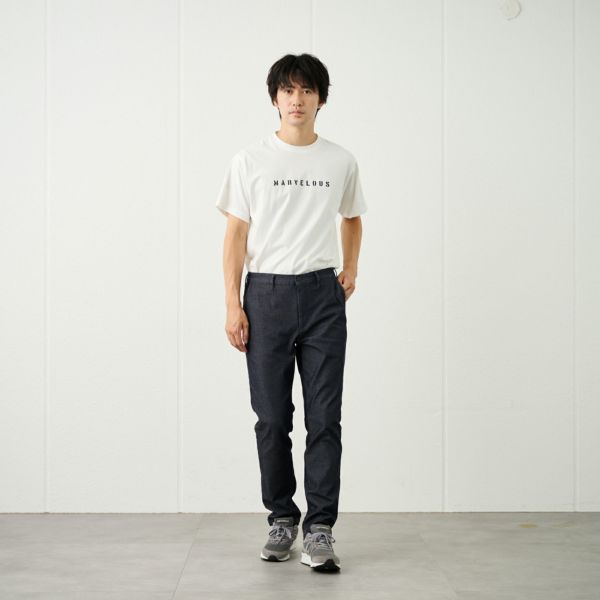 レギュラーフィット　スーパーストレッチチノパンツ（チャコールグレー）