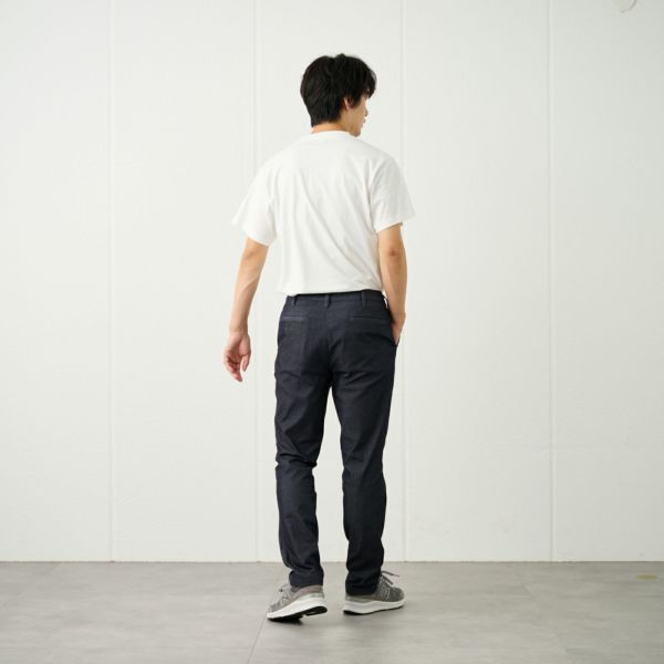 レギュラーフィット　スーパーストレッチチノパンツ（チャコールグレー）