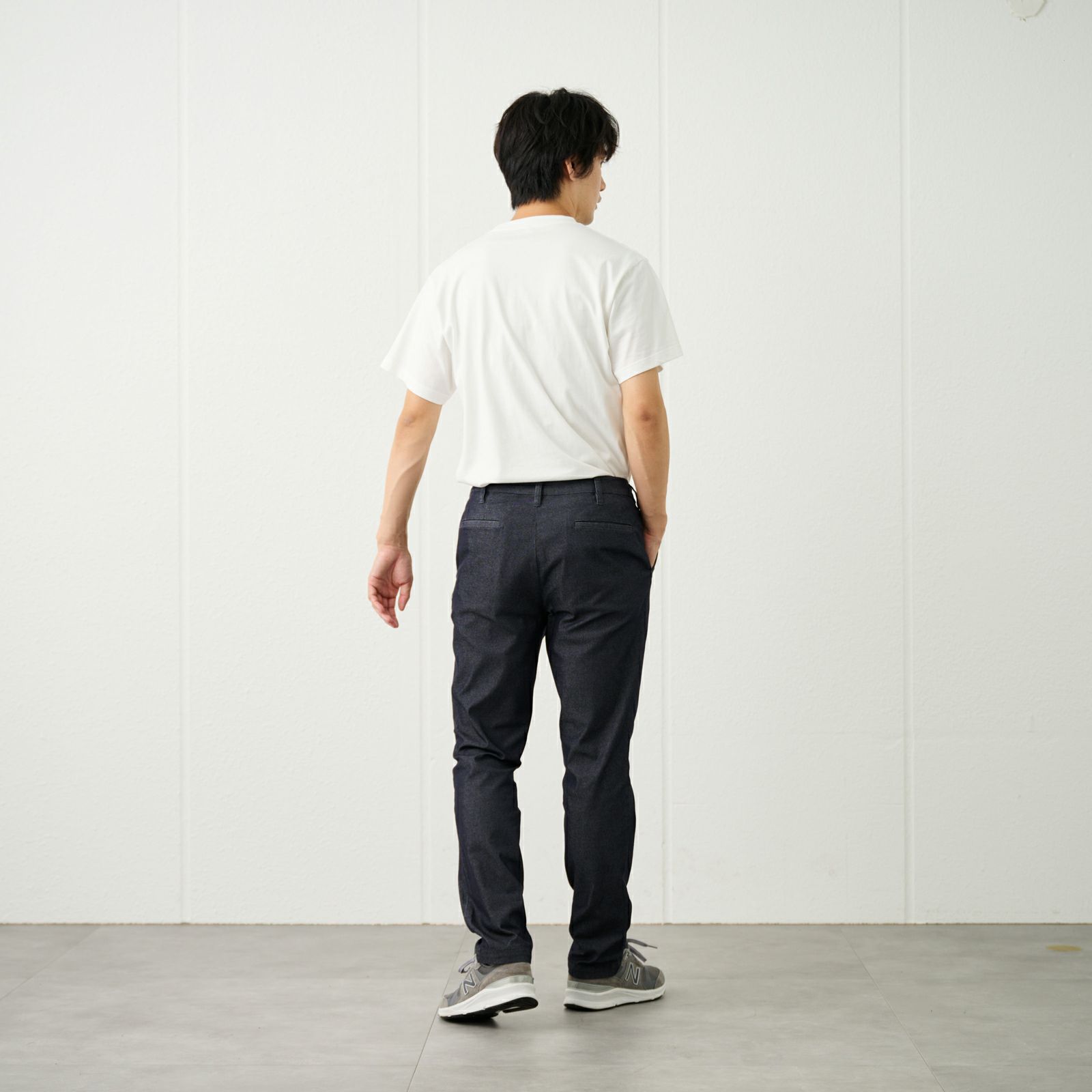 レギュラーフィット　スーパーストレッチチノパンツ（チャコールグレー）