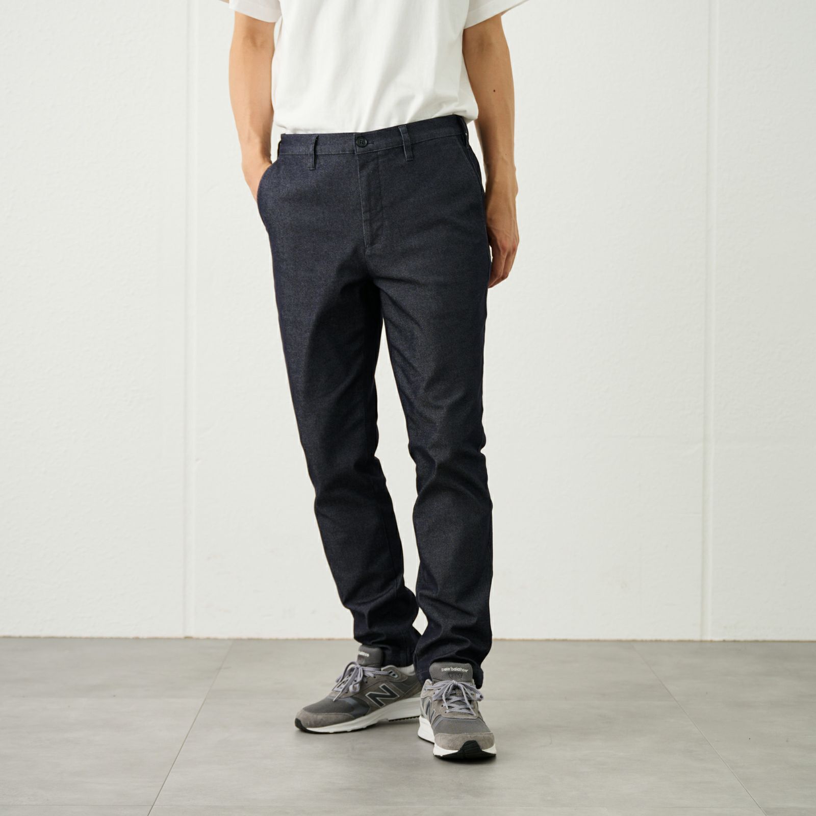 レギュラーフィット　スーパーストレッチチノパンツ（チャコールグレー）