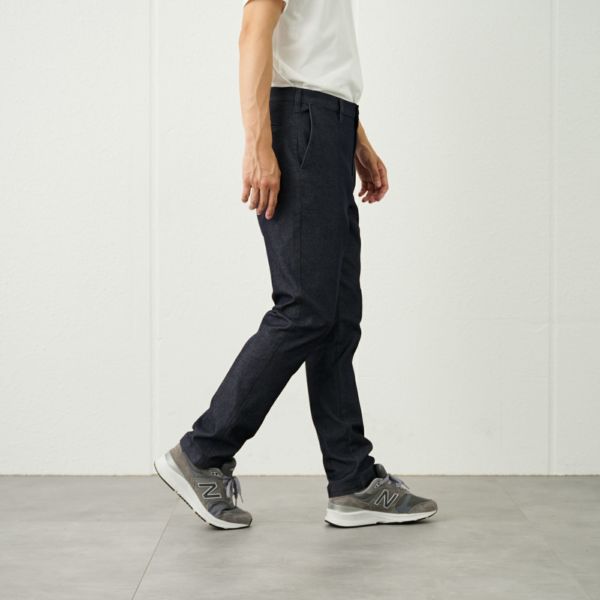 レギュラーフィット　スーパーストレッチチノパンツ（チャコールグレー）