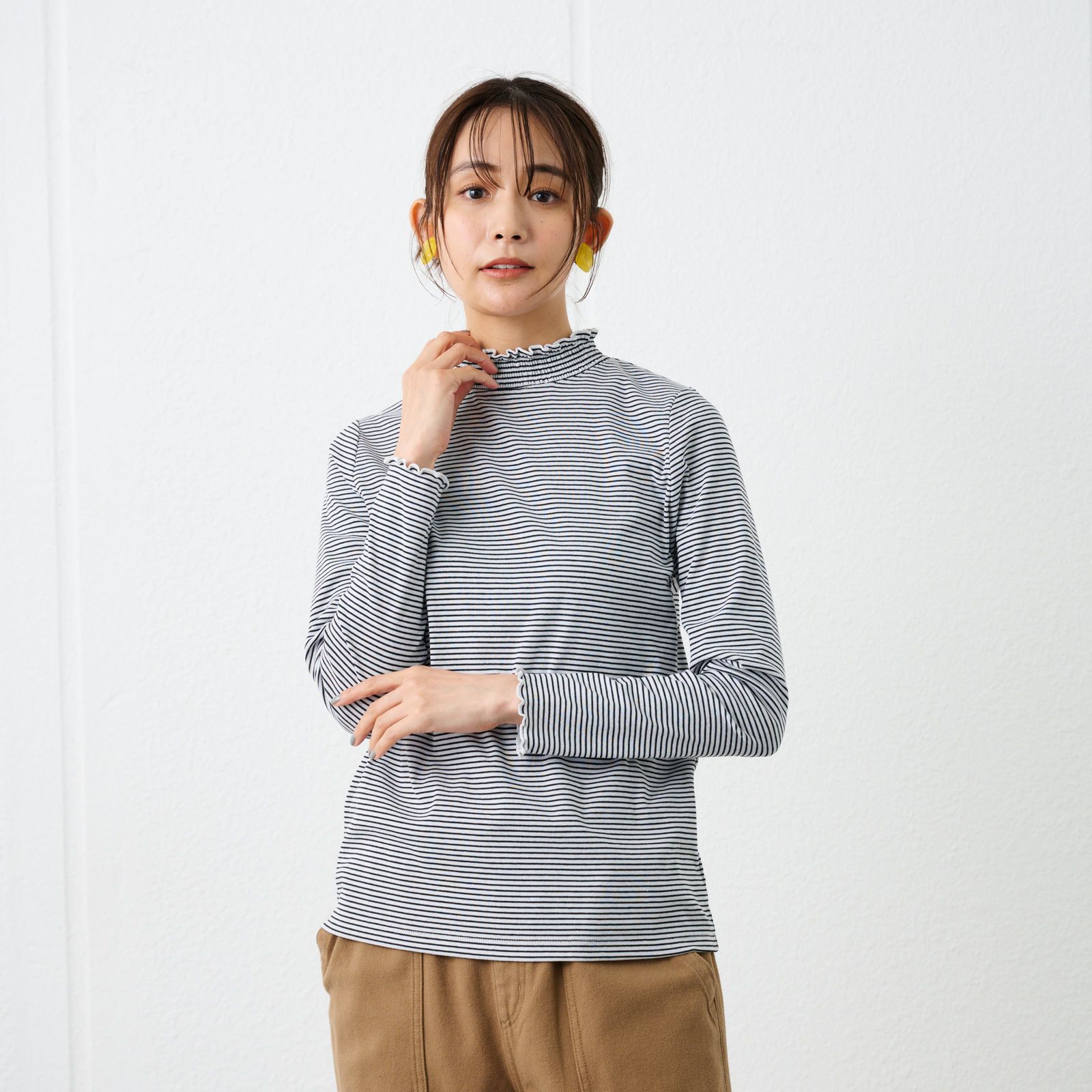 シャーリングネック長袖Tシャツ