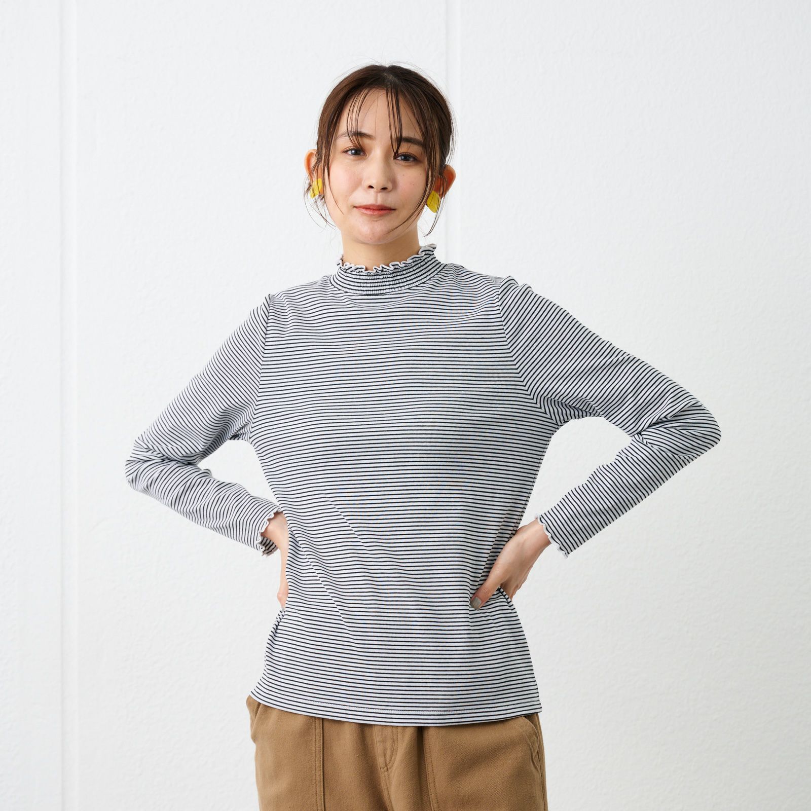 シャーリングネック長袖Tシャツ