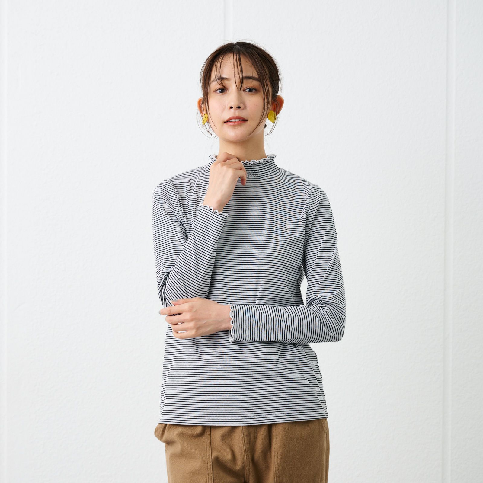 シャーリングネック長袖Tシャツ