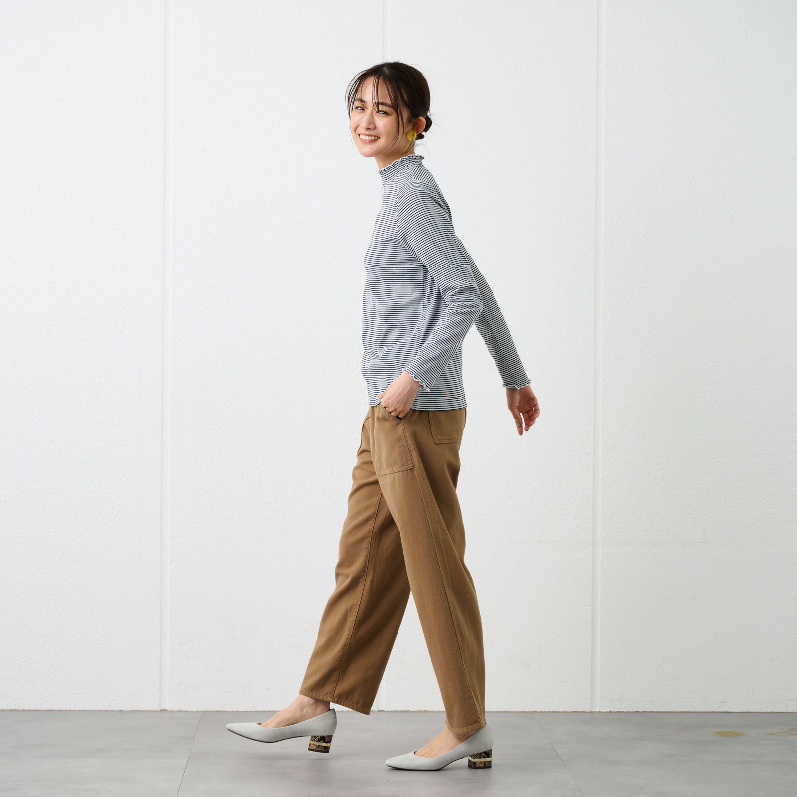 シャーリングネック長袖Tシャツ