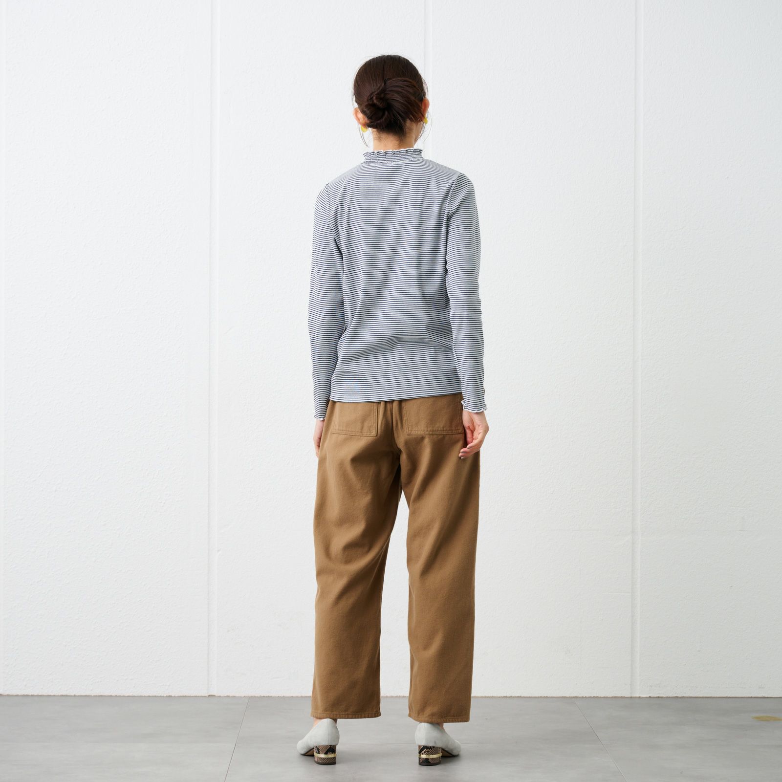 シャーリングネック長袖Tシャツ