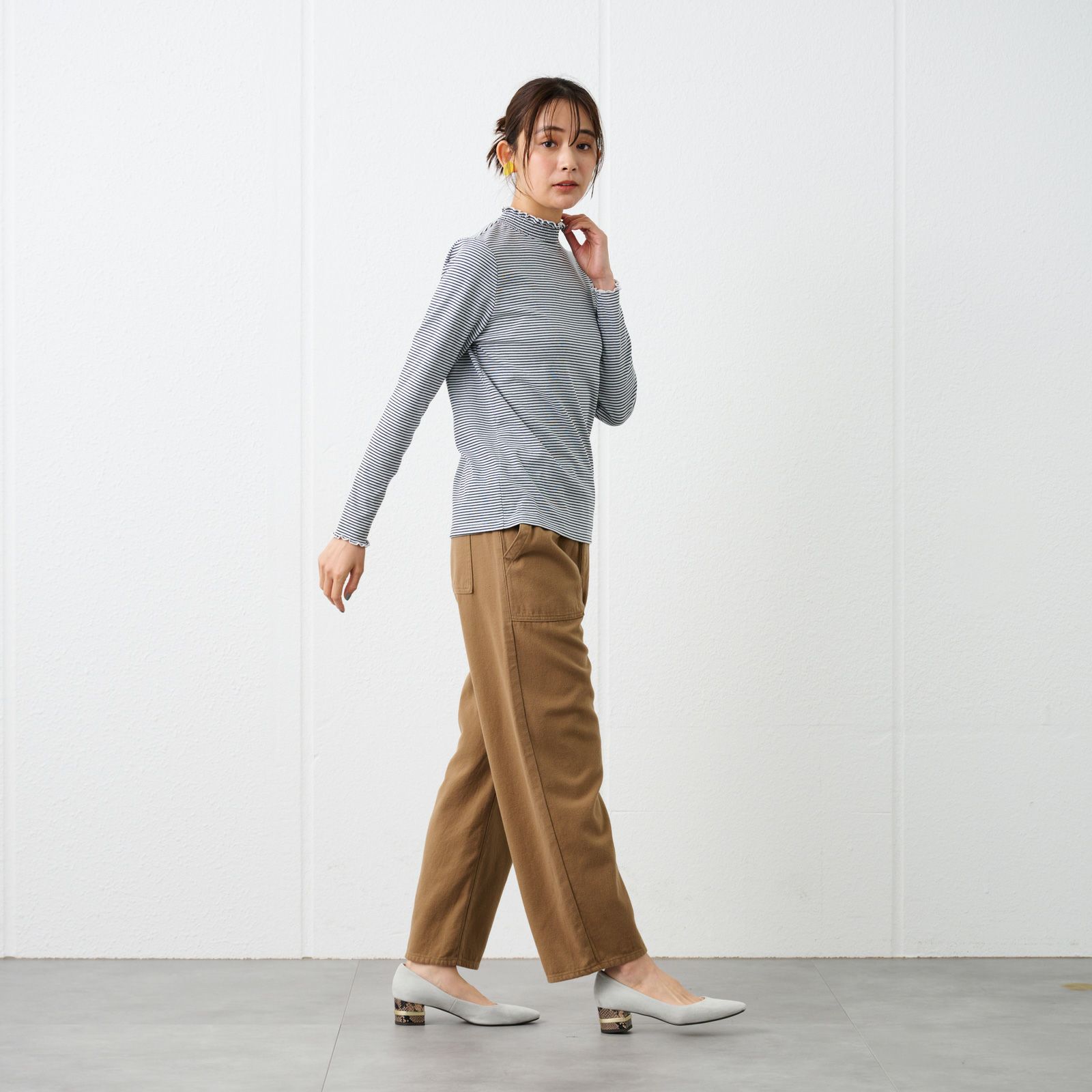 シャーリングネック長袖Tシャツ