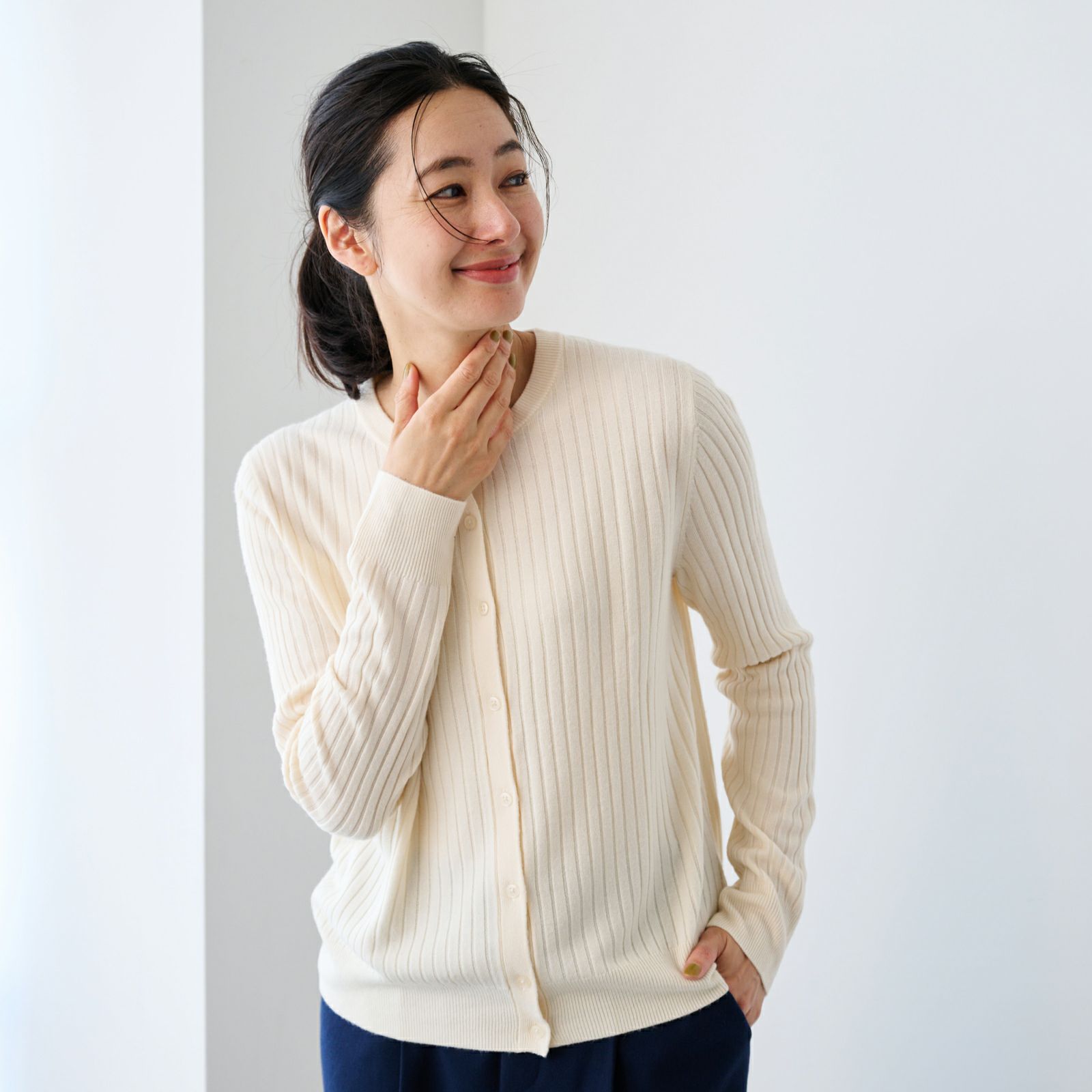 洗える・保温　シフォンタッチ　クルーネックカーディガン