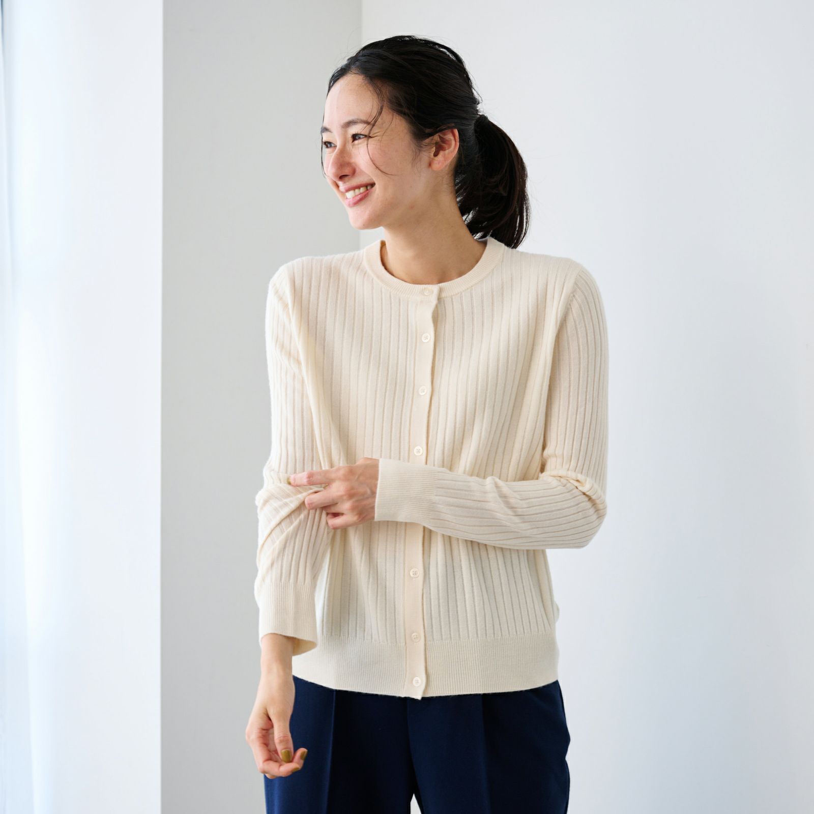 洗える・保温　シフォンタッチ　クルーネックカーディガン