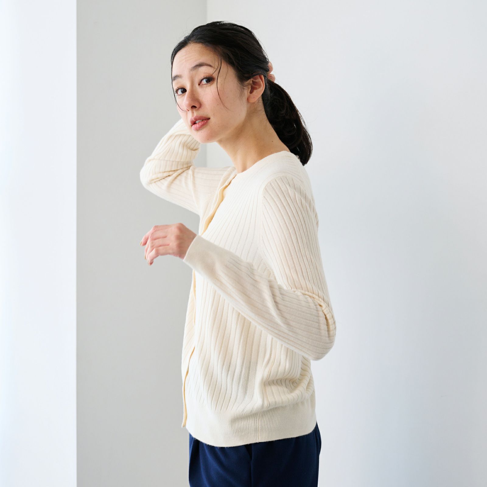 洗える・保温　シフォンタッチ　クルーネックカーディガン