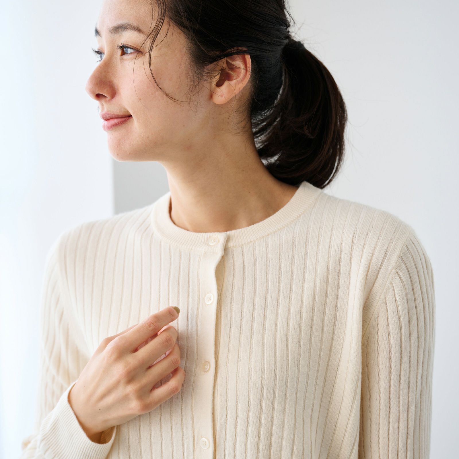 洗える・保温　シフォンタッチ　クルーネックカーディガン