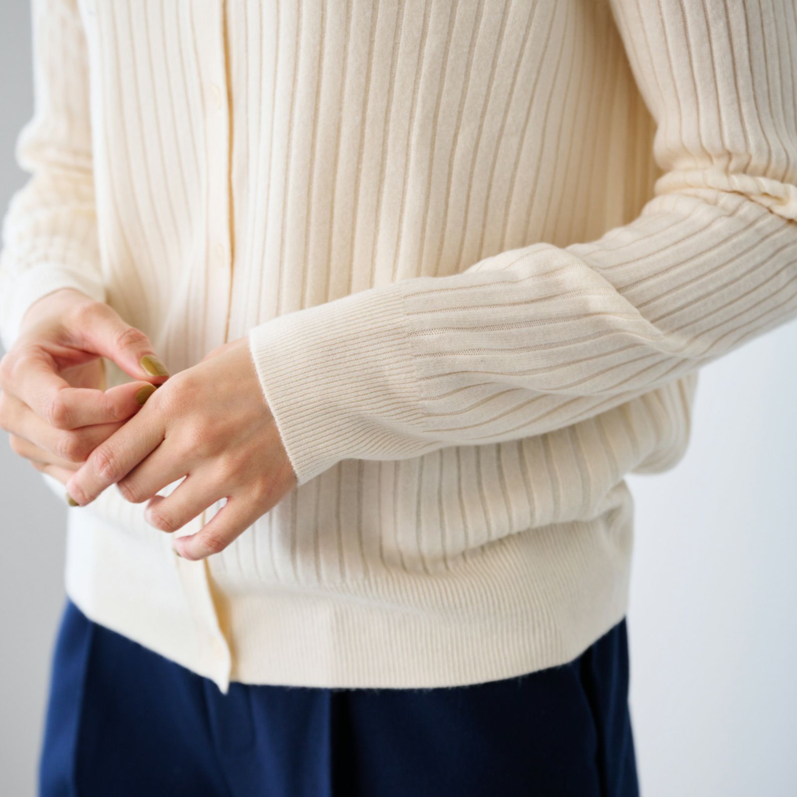 洗える・保温　シフォンタッチ　クルーネックカーディガン