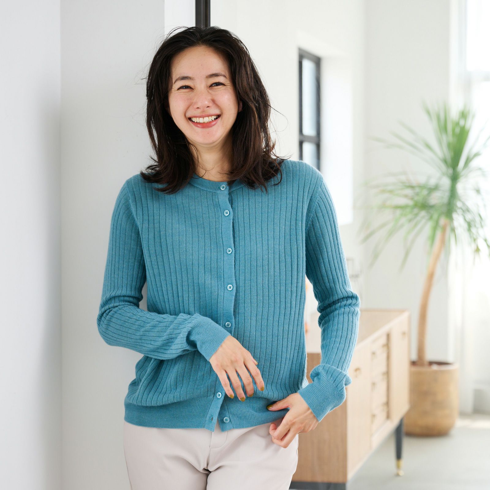 洗える・保温　シフォンタッチ　クルーネックカーディガン