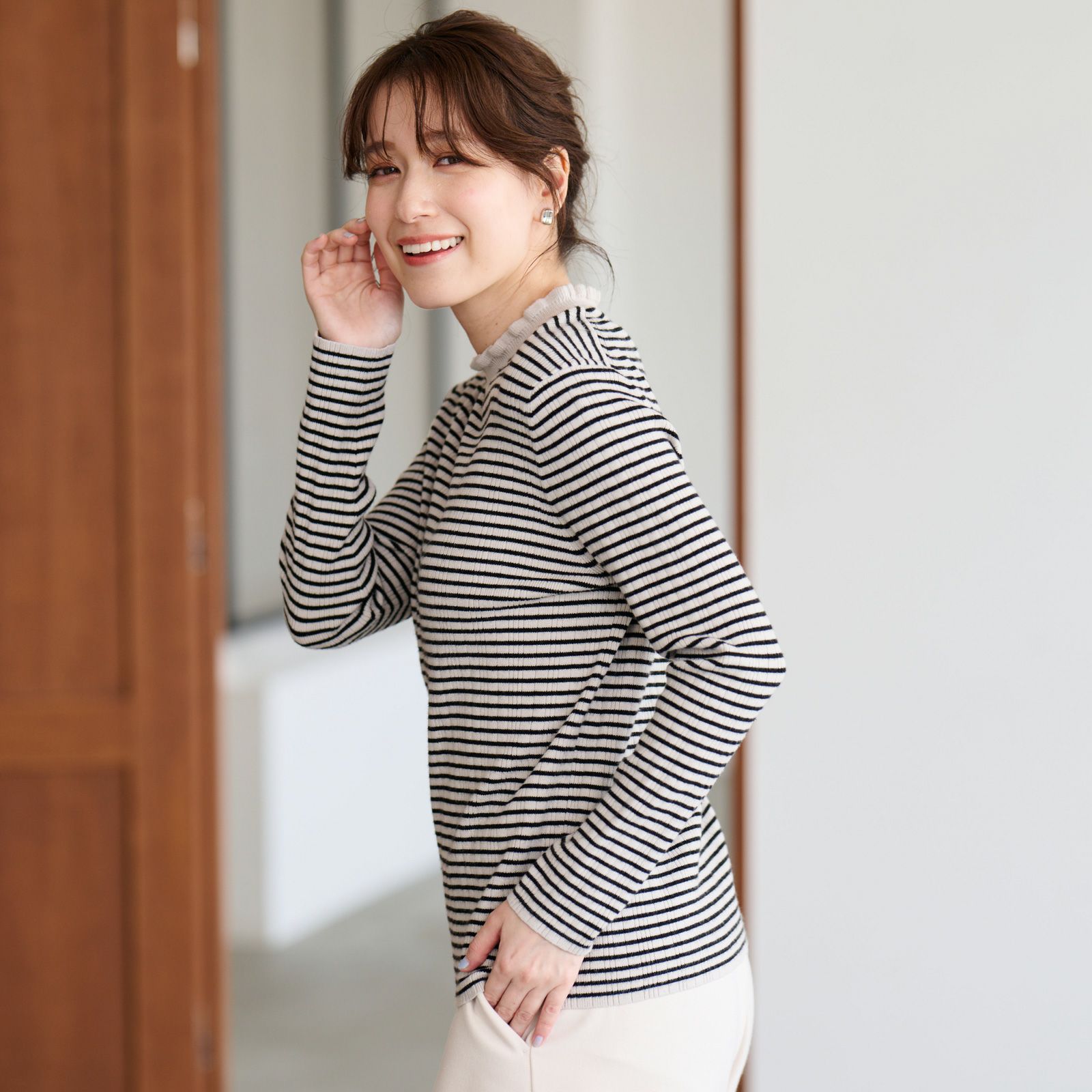 洗える・保温　マシュマロタッチ　フリルネックプルオーバー