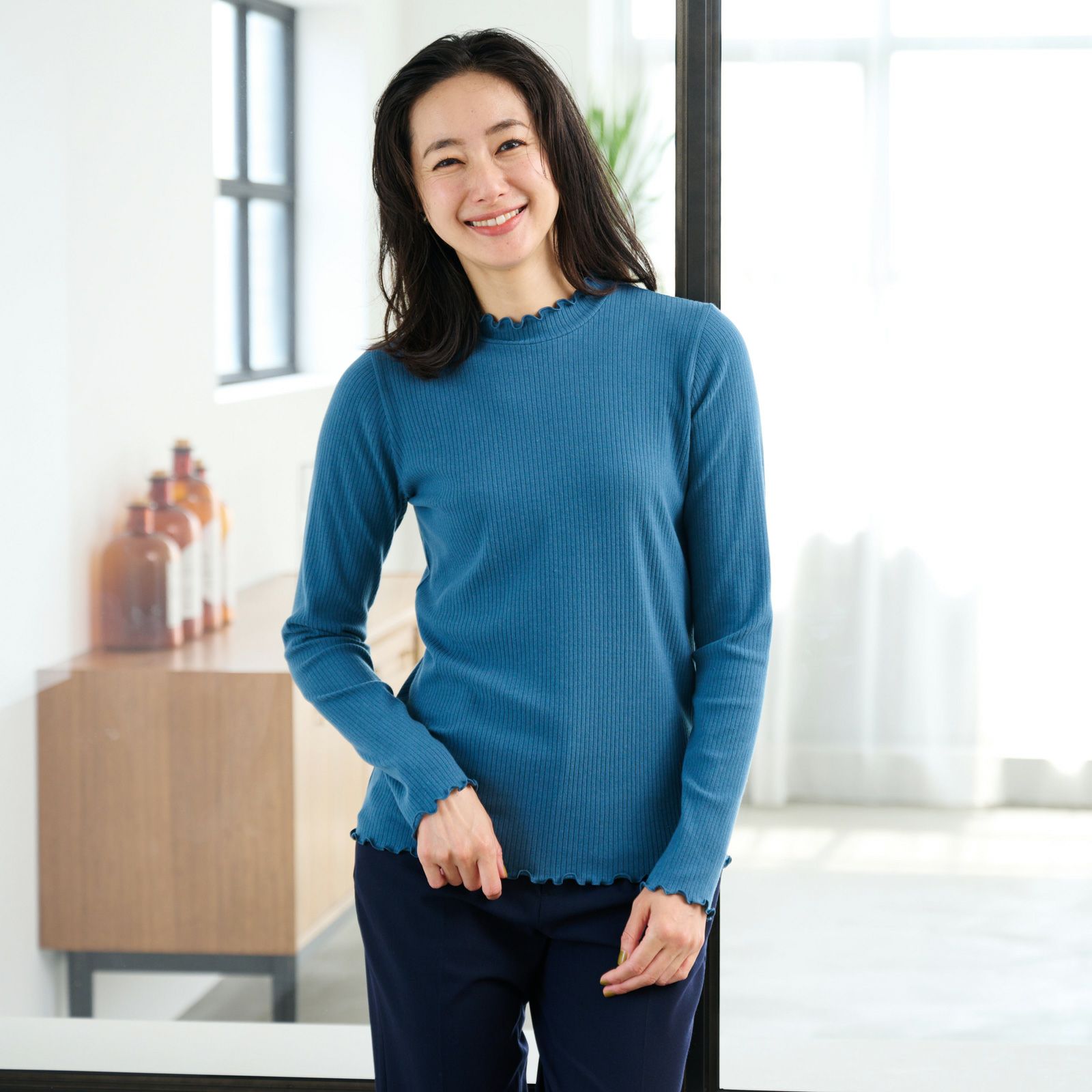 ピースフィットウォーム　うるおい加工ハイネック長袖Tシャツ