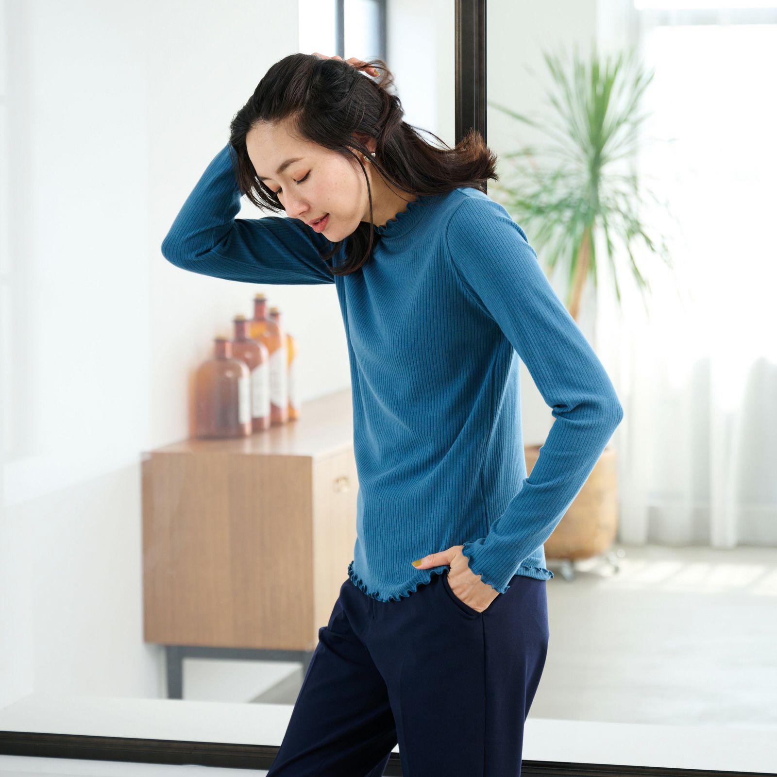 ピースフィットウォーム　うるおい加工ハイネック長袖Tシャツ