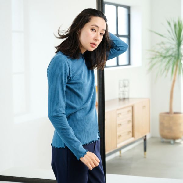 ピースフィットウォーム　うるおい加工ハイネック長袖Tシャツ