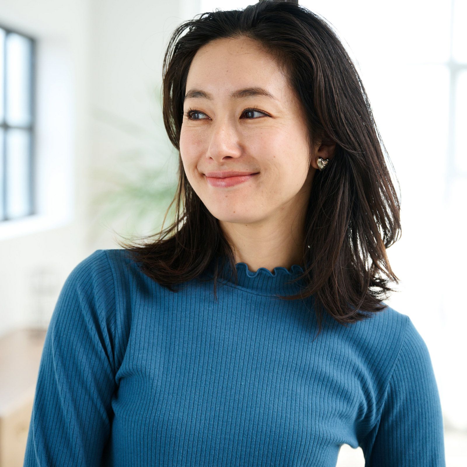 ピースフィットウォーム　うるおい加工ハイネック長袖Tシャツ