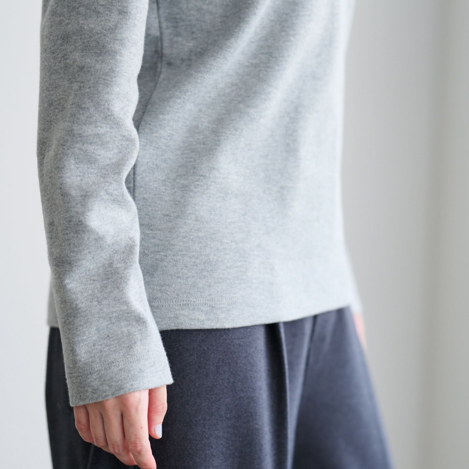 コットン１００起毛　クルーネック長袖Tシャツ