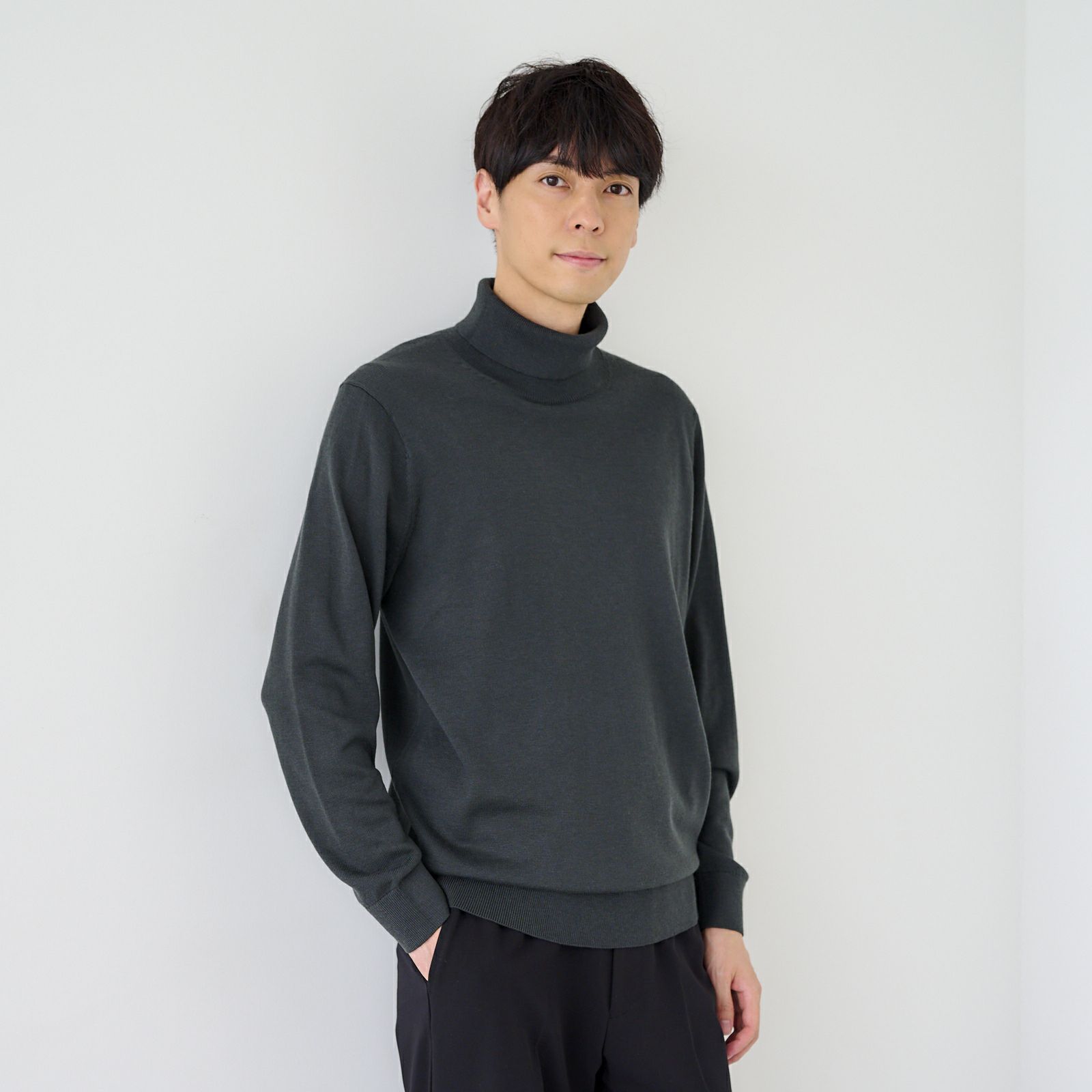 ハイゲージ　タートルネックプルオーバー
