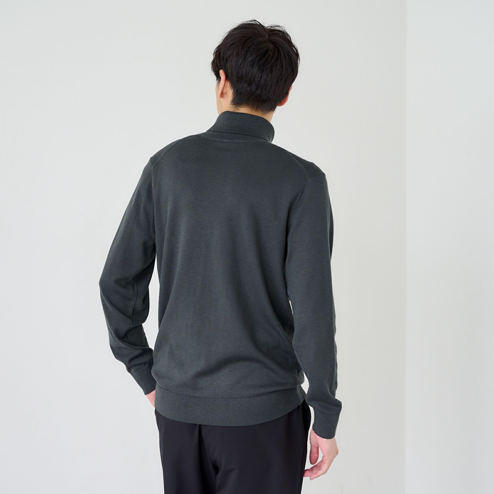 ハイゲージ　タートルネックプルオーバー