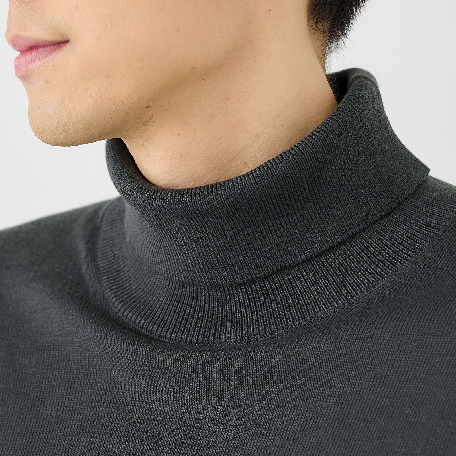 ハイゲージ　タートルネックプルオーバー