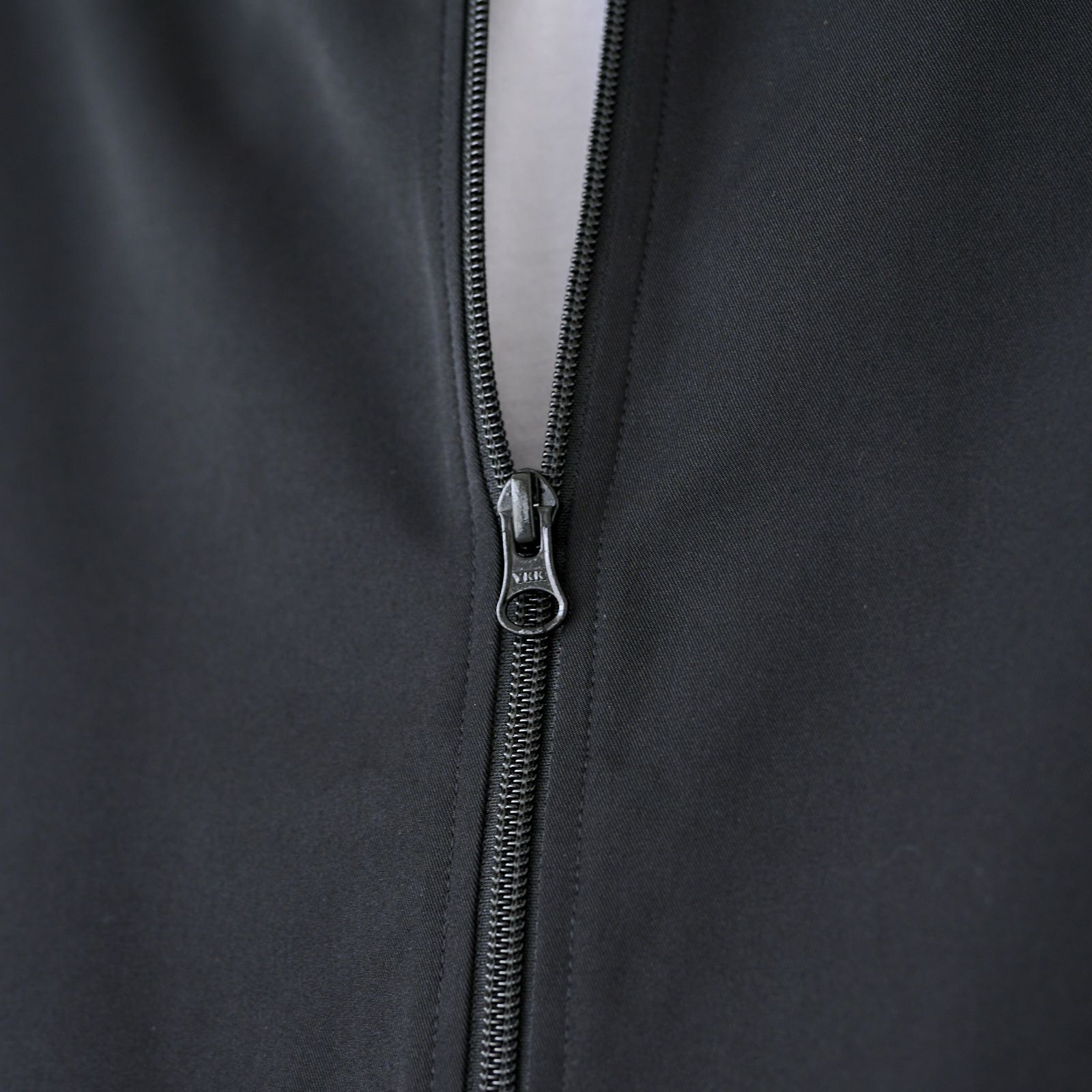 ノーカラーブルゾン