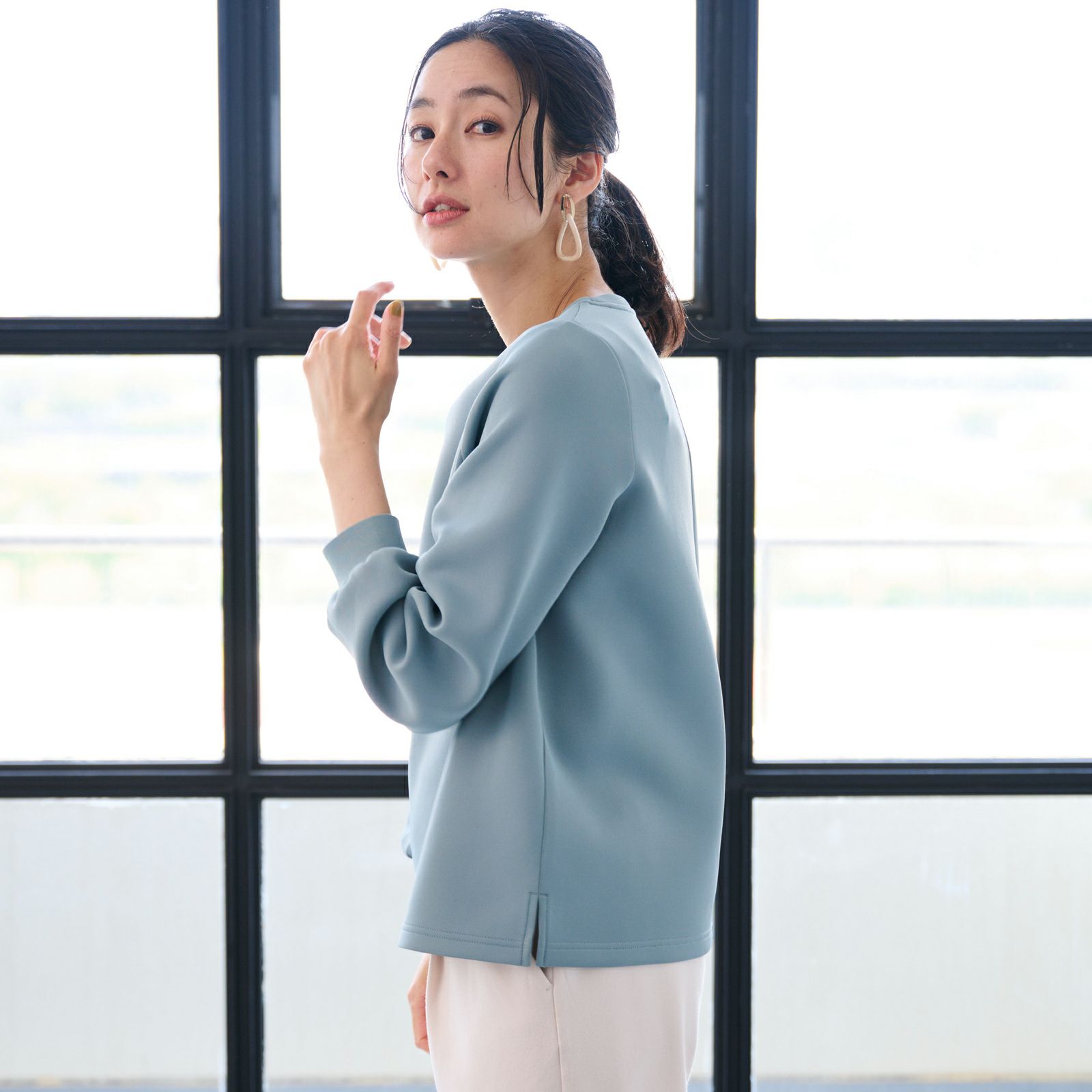 エアリースウェット 袖口ギャザープルオーバー