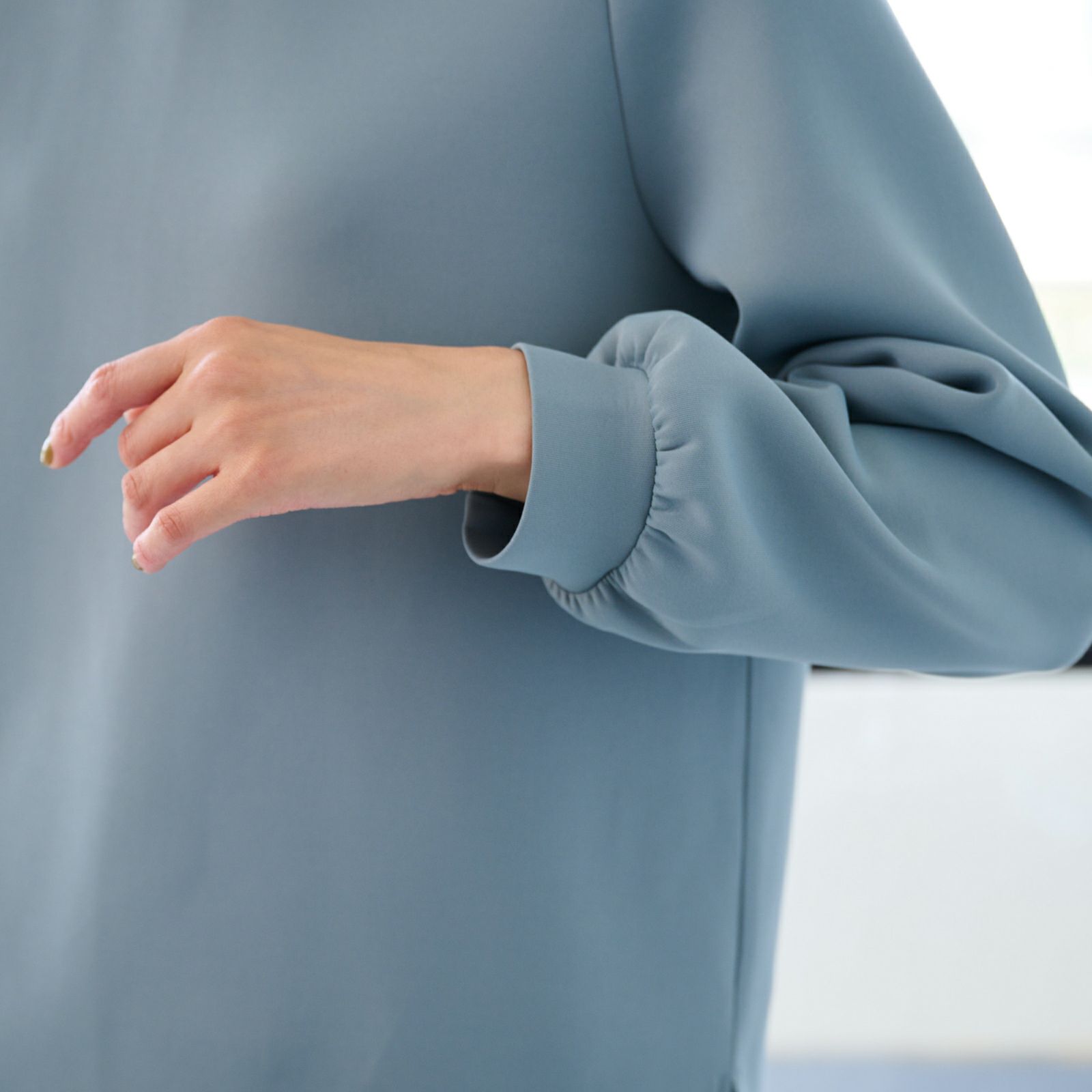 エアリースウェット 袖口ギャザープルオーバー