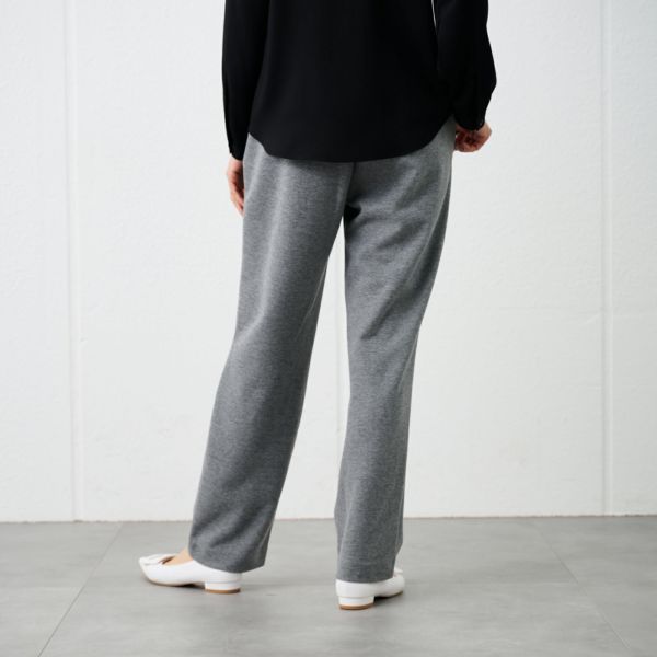 起毛カットソー　ストレートパンツ