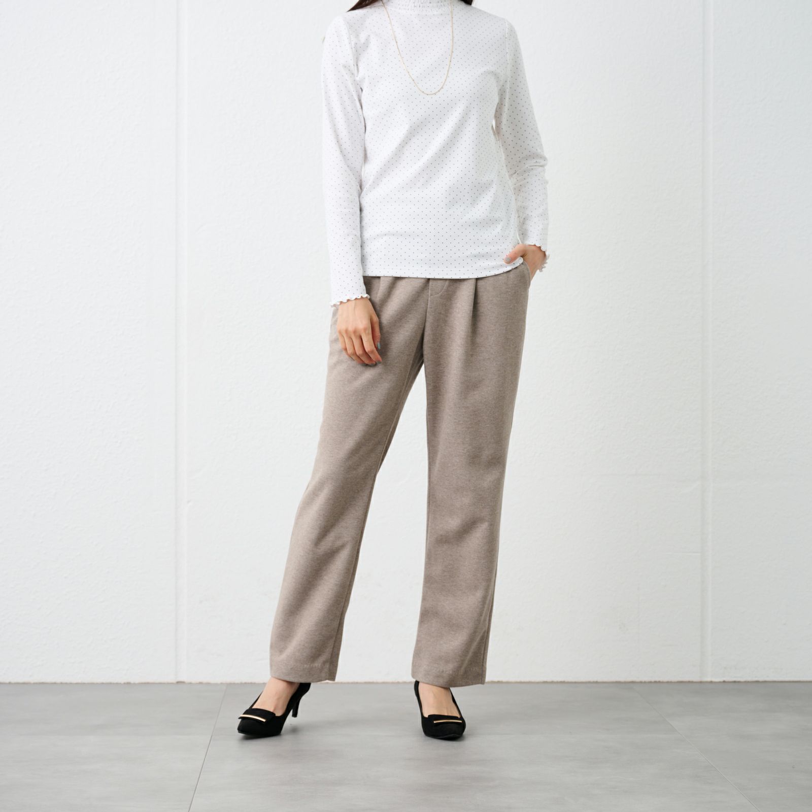 起毛カットソー　ストレートパンツ