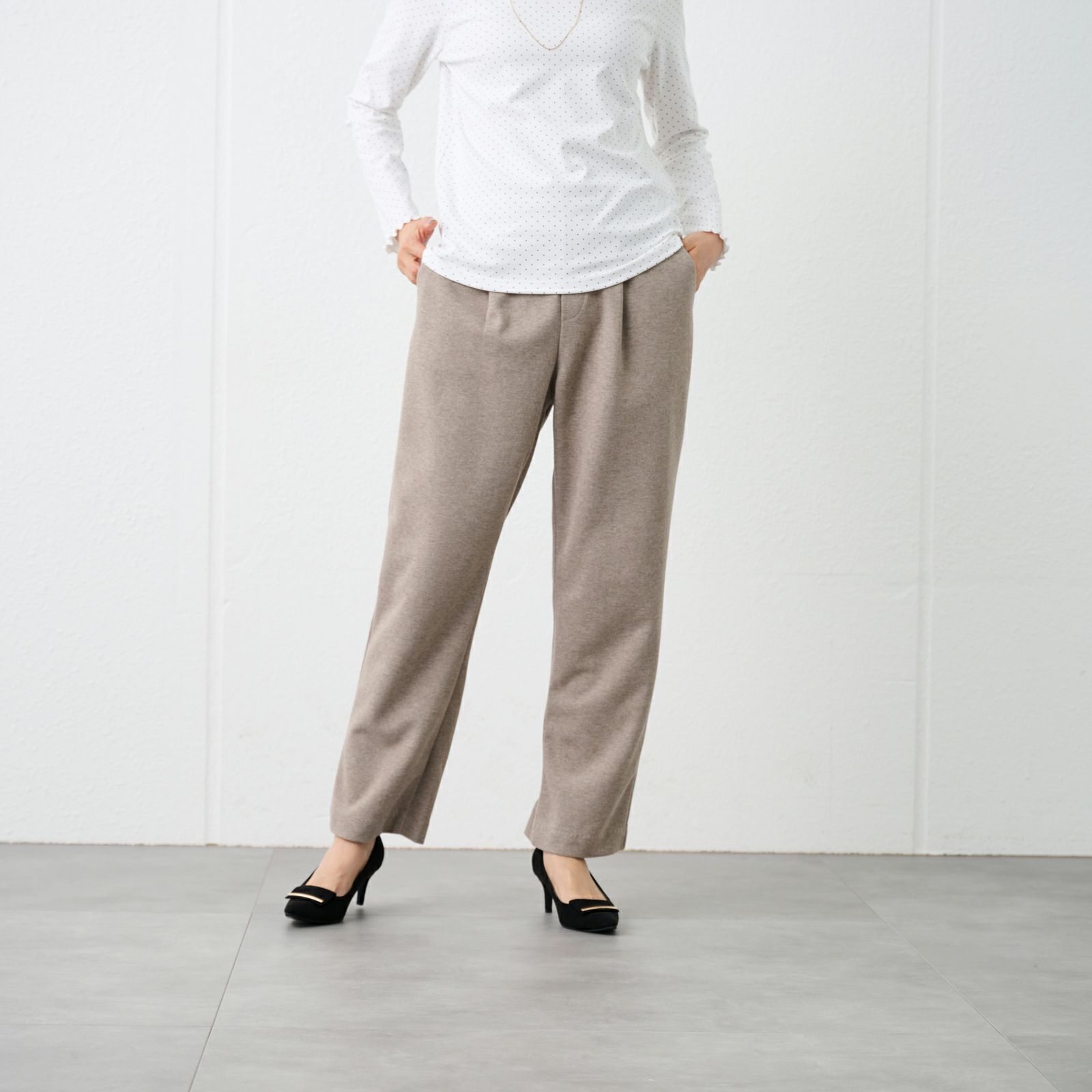 起毛カットソー　ストレートパンツ