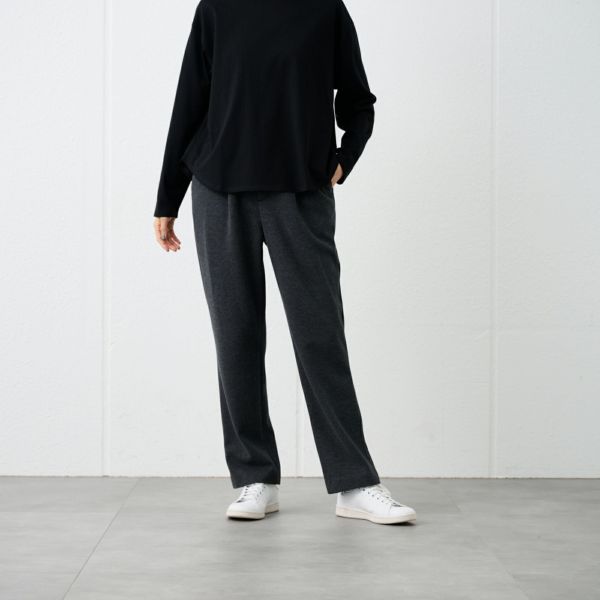 起毛カットソー　ストレートパンツ