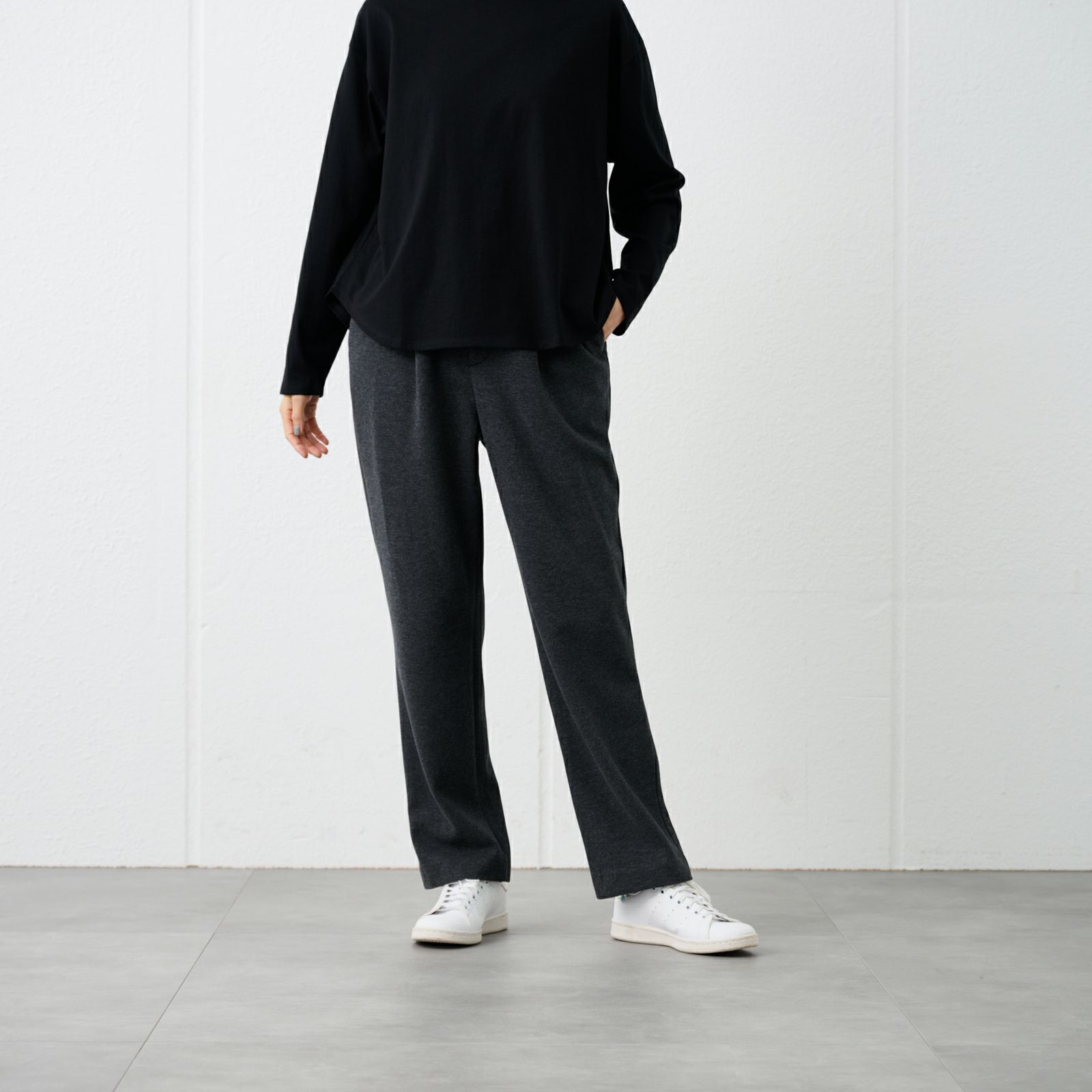 起毛カットソー　ストレートパンツ