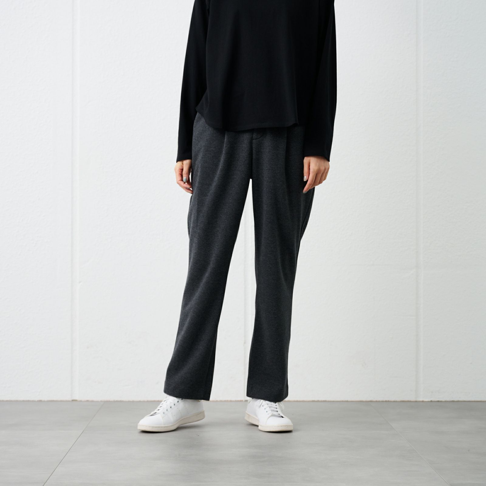 起毛カットソー　ストレートパンツ