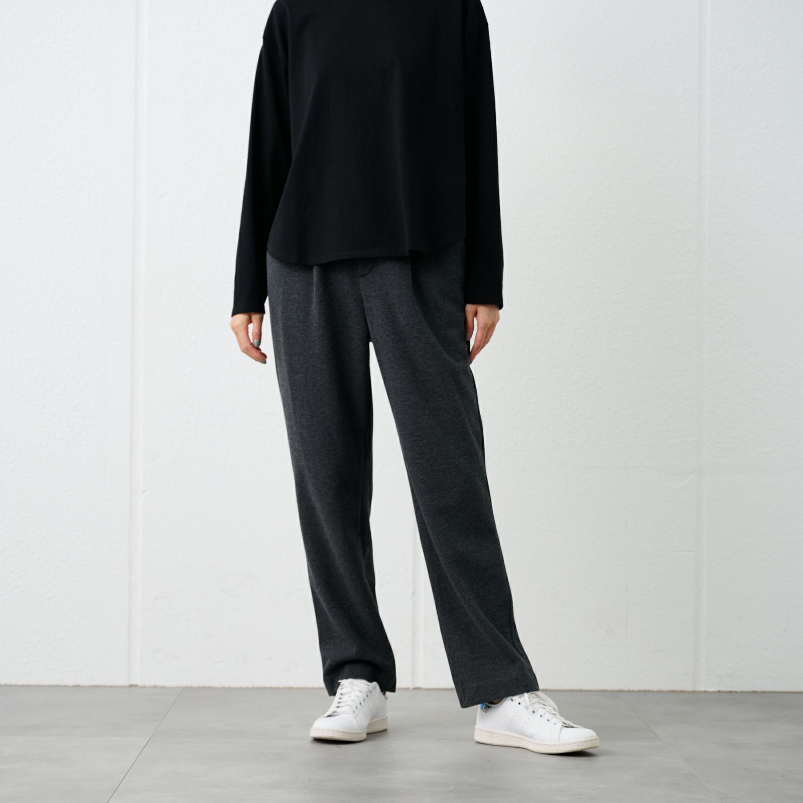 起毛カットソー　ストレートパンツ